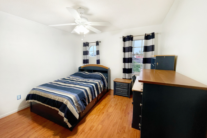Bedroom - Shared House Lake Front Property