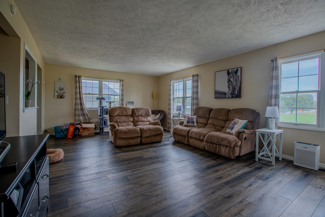 Living Room - 1522 Burcham Dr House