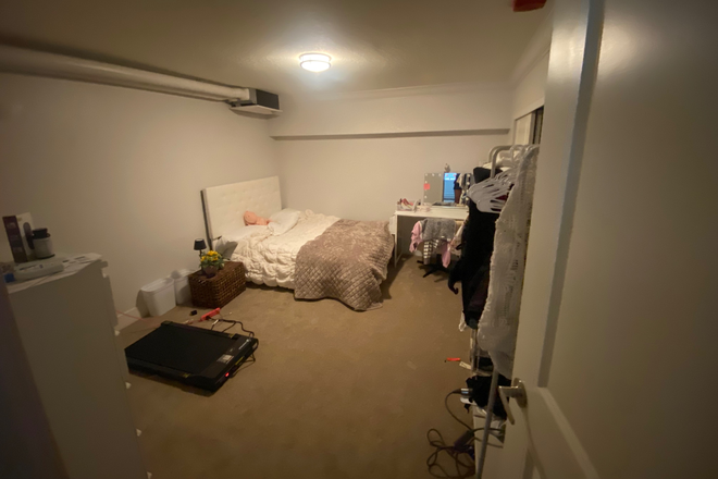 looking for a girl to occupy my room in my apartment walkable distance from campus. i have 2 roomates who are lovely and clean aswell as or - The Lodge