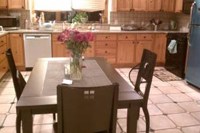 Kitchen table - Cute skylight room, built in shelving, walk-in closet, utilities Condo