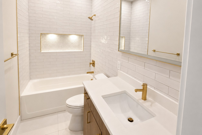 Shared bathroom - Beautiful duplex full 3 bed / 2 bath Condo