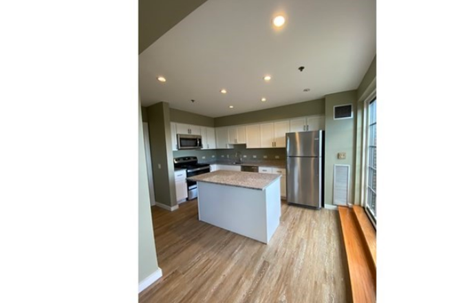 kitchen - 2 BEDS AND 2 BATHS IN KENMORE !! Condo