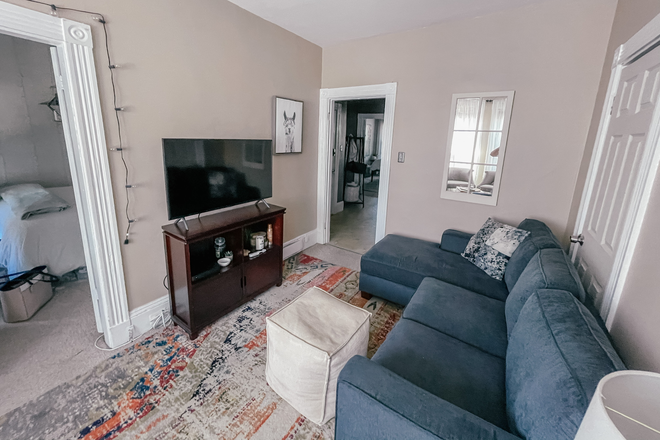 . - GORGEOUS 2 Bed/1 Bath WASHER+DRYER IN UNIT - Avail NOW!!! Apartments