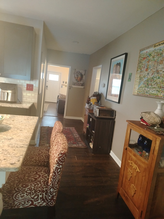 Kitchen island and table - Furnished house for rent, East End Lexington