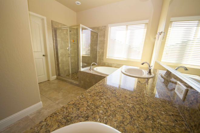 Private Bath - 1 Bed, 1 Bath PRIVATE Master Bedroom, bathroom, walk in closet and own GARAGE space in Merced
