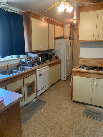kitchen - House Close to Campus (summer sublease)
