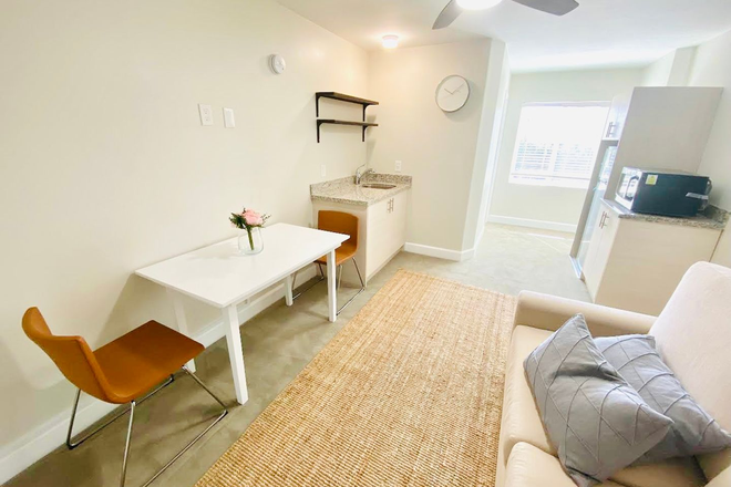  - REMODELED STUDIO APARTMENT AVAILABLE IN THE HEART OF LA JOLLA! $1,700/mo
