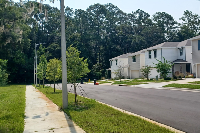 Street view - Oaks Preserve - 1 mile west to the intersection of I-75 and Archer