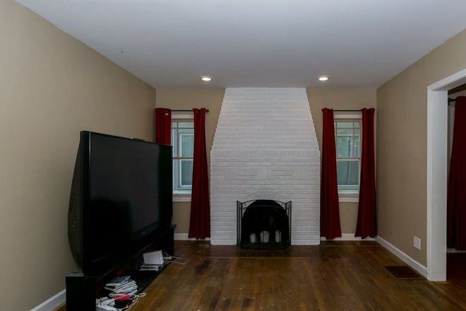 Living Room - 3 Bedroom 2 bath House for Rent - $2400