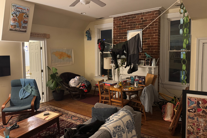 living room - 320 N Harrison St Apt 4