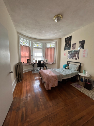 Bedroom - 2 Bed Available 9/1/26! *CONTACT NOAH 603-470-8181