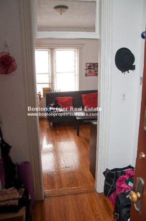 A - BIG STUDIO BY BERKLEE, NEWBURY STREET., AND SYMPHONY *NO FEE Condo