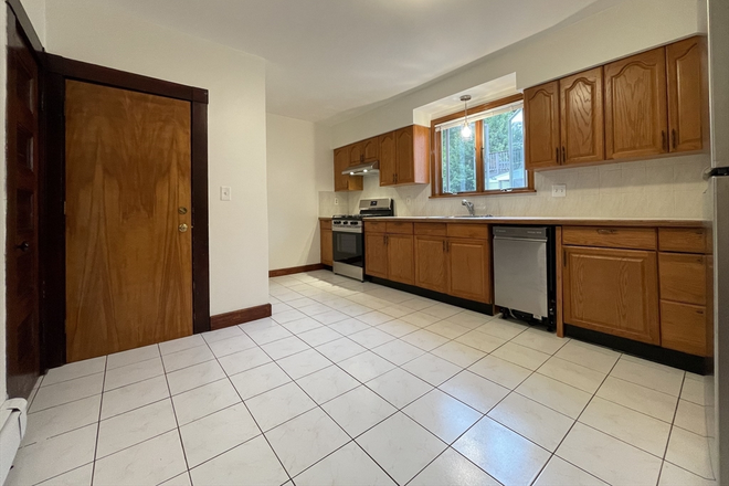 kitchen - HUGE 2 bed / 1 Bath with laundry in unit and parking! Available NOW!!! Apartments