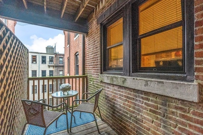 Patio/Balcony - Beautiful Brownstone Near Northeastern Campus