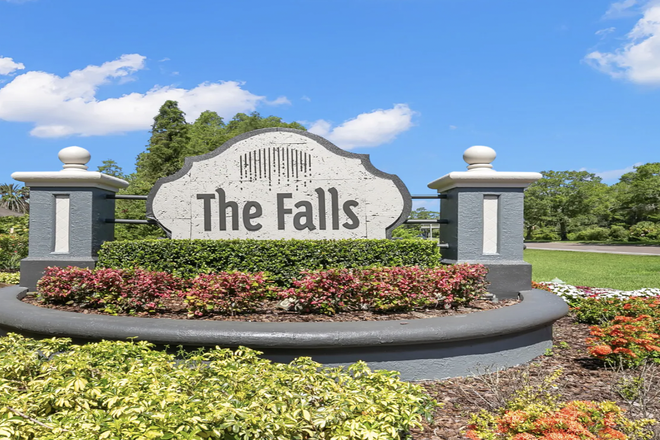 Entrance - Quiet Garden Level Apartment Close to Campus