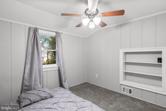 Bedroom 1 - University Blvd - Room available House