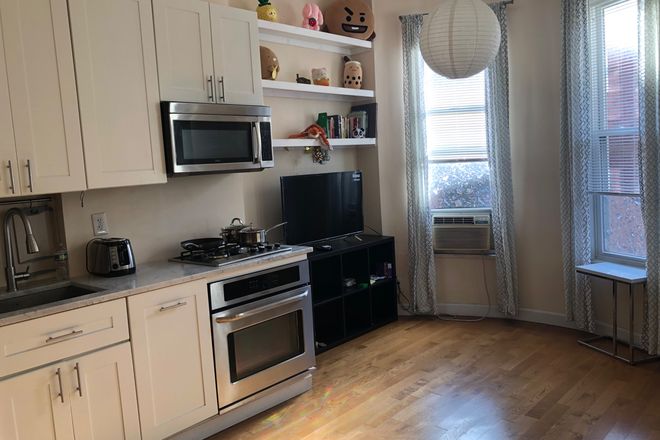 Living room and dining room - Boston Chinatown 2B1B 公寓出租，拎包入住，杂费全包，交通便利。 Apartments