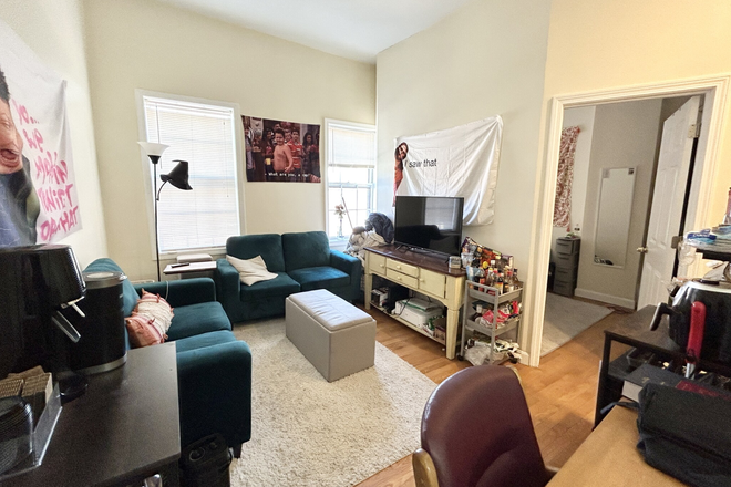 Call NOW for showings! 617-236-8600 - PHILLIPS ST - LRG RENOVATED 3BR ON BEACON HILL FOR *9/1/2026* W/ LNDRY IN BLDNG, 2 BATH, H&HW INC! Apartments