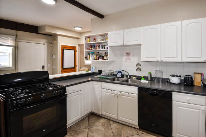 Kitchen - 6BR House | Furnished | Parking available
