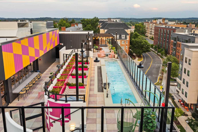 Pool and roof area - Hub College Park 4 x 4 all girls townhouse (at a discount)