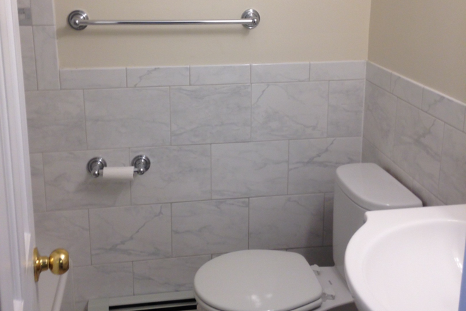 bathroom - Furnished post-doc house directly at Longwood/Brookline/Netherlands Rd