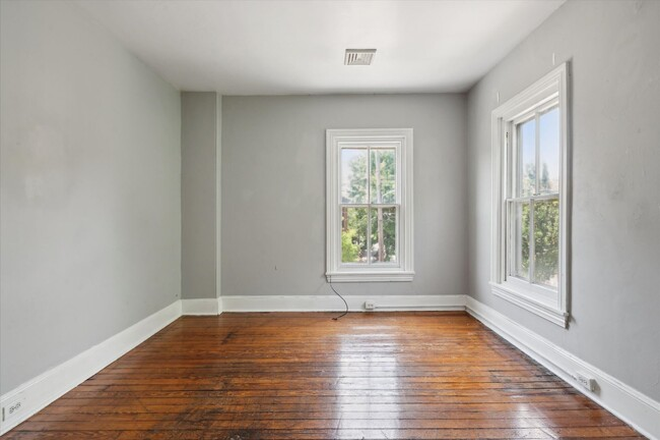 Bedroom - AMAZING STUDENT RENTAL- LOCATION, LOCATION