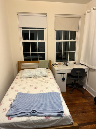 Single bed and study table - Room for Female Preferred Student on Baltimore Ave - Walking Distance to Smith School, Whole Foods House