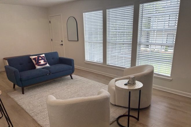Shared living space - Harper Flatts Condominium for rent - Close to Campus