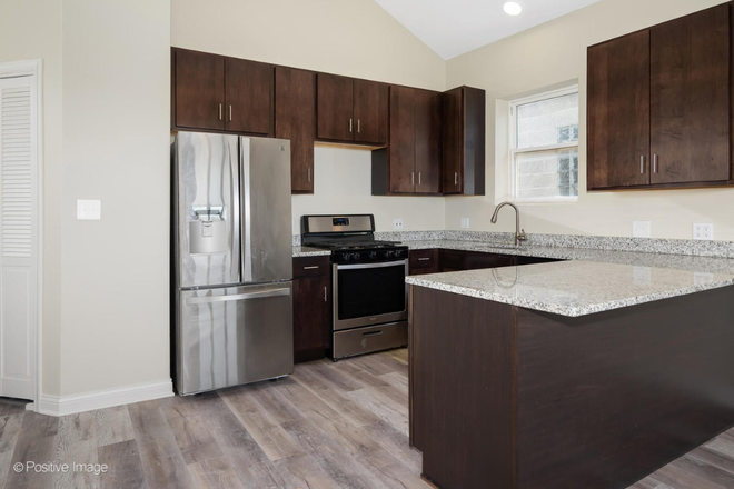 Kitchen - *PERFECT for MED stdnts. Private room in medical district within a 3 bed/2 full bathroom home