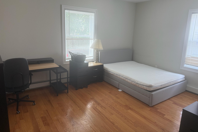 Bedroom - Room with private bathroom Duplex