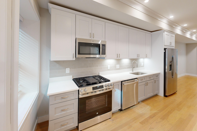 - - 3 beds Downtown Living with Easy Campus Access Apartments