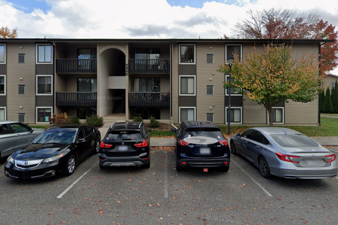 Outside View - Seeking 1 Person to join a joint lease