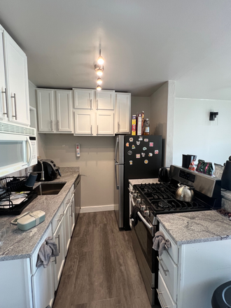 Kitchen - Apartment Near Campus