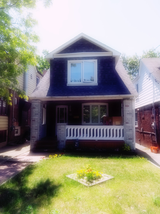 Outside street view - Private, Bright & Clean 3 bdrm house in EastYork/quiet street! Walk to Coxwell Station & MG Hospital