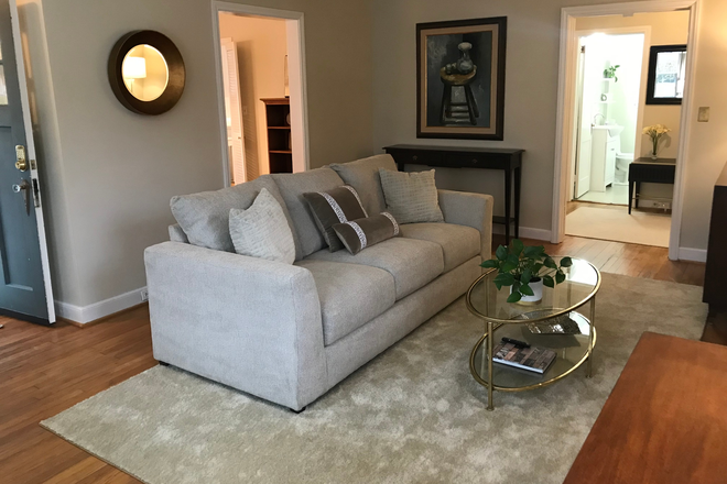 Living Room - Cozy Ardmore Bungalow Newly Furnished House