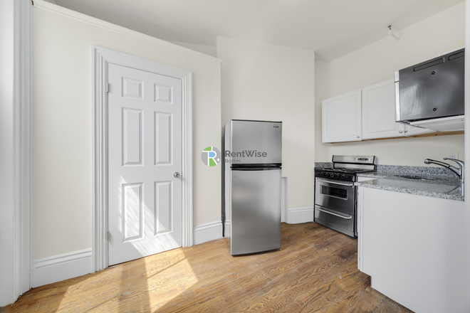 1 - JULY 2026-Gorgeous Beacon Hill Studio, H/HW inc, Cat ok. No Fee! Apartments