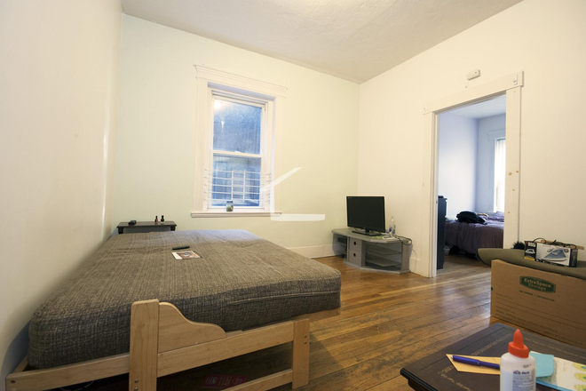 bed - Nicely located, affordable 3 bed unit near BU and the Green Line. 9/1/2025 Apartments
