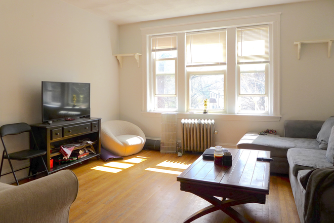 bostonrealtyonline.com - Sun-Drenched Top Floor Three Bedroom with Heat/Hot Included in Coolidge Corner Apartments