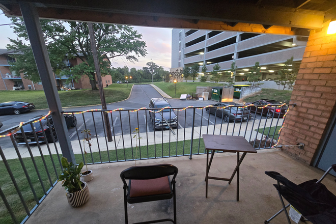 Patio - Full 1 bed 1 bath apartment with balcony and parking