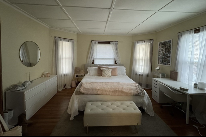 Bedroom - Apartment next to campus
