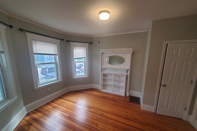 apartment - Umass/JFK/  3 bedroom Apartments