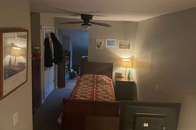 Bedroom with study in background. - Summer sublet near UVA Hospital Apartments