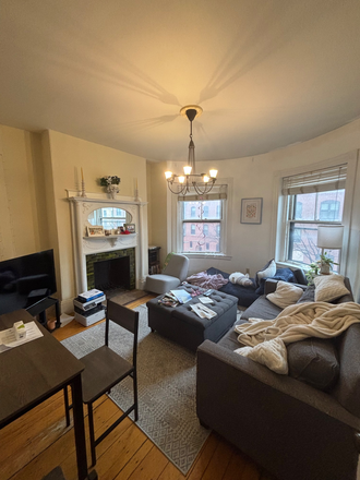 Living Room - South End in unit washer/dryer