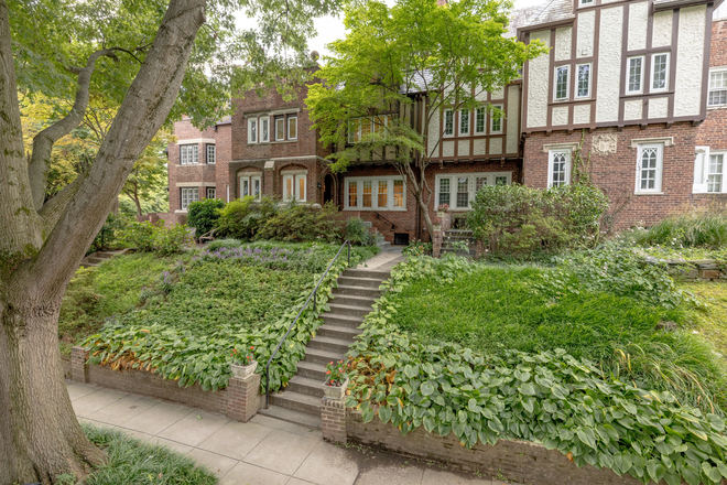 Street view - Charming townhouse with 6 bedrooms steps from Georgetown University