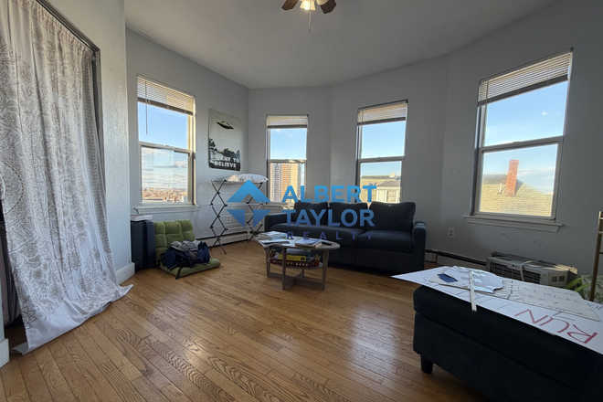 Living Room - Top-Floor 3 Bed with Gorgeous Kitchen!! $5,000!! Apartments