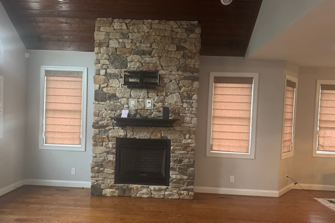 Living Room area - Creekview Court Residence: Rooms for Rent House