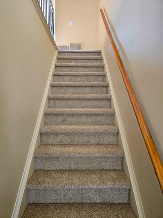 Top Floor Unit - 2BR condo-Bradley Ct-Princeton