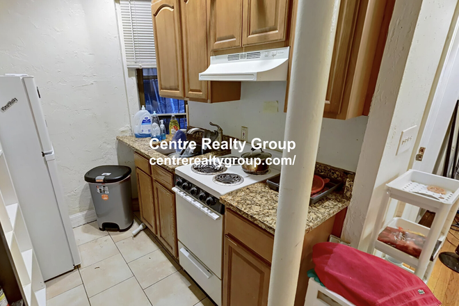 - - Close to Campus!! Heat & Hot Water Incld, Laundry in Building Apartments