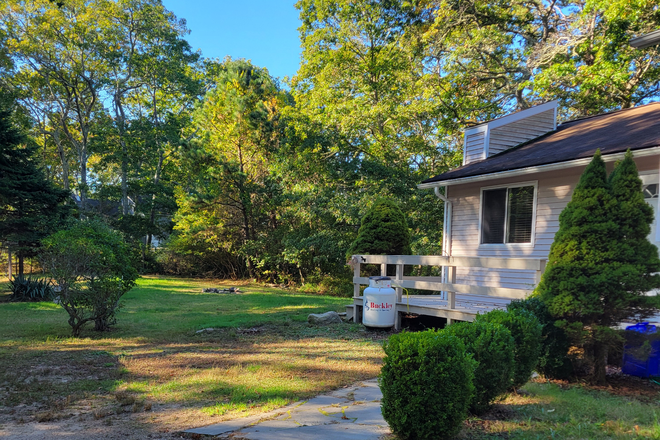yard with fire pit - Contemporary 3 Bed, 2 Ba home, yearly rental, beautiful, private neighborhood