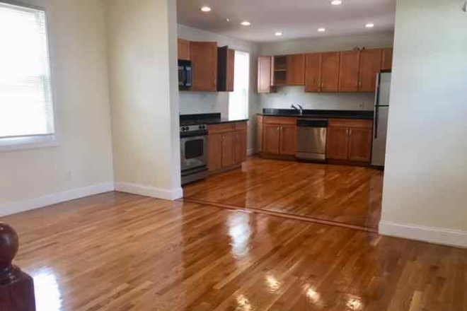 living - No fee! townhouse 2 level, renovated kitchen, minutes to Kendall, MIT, Green and redline